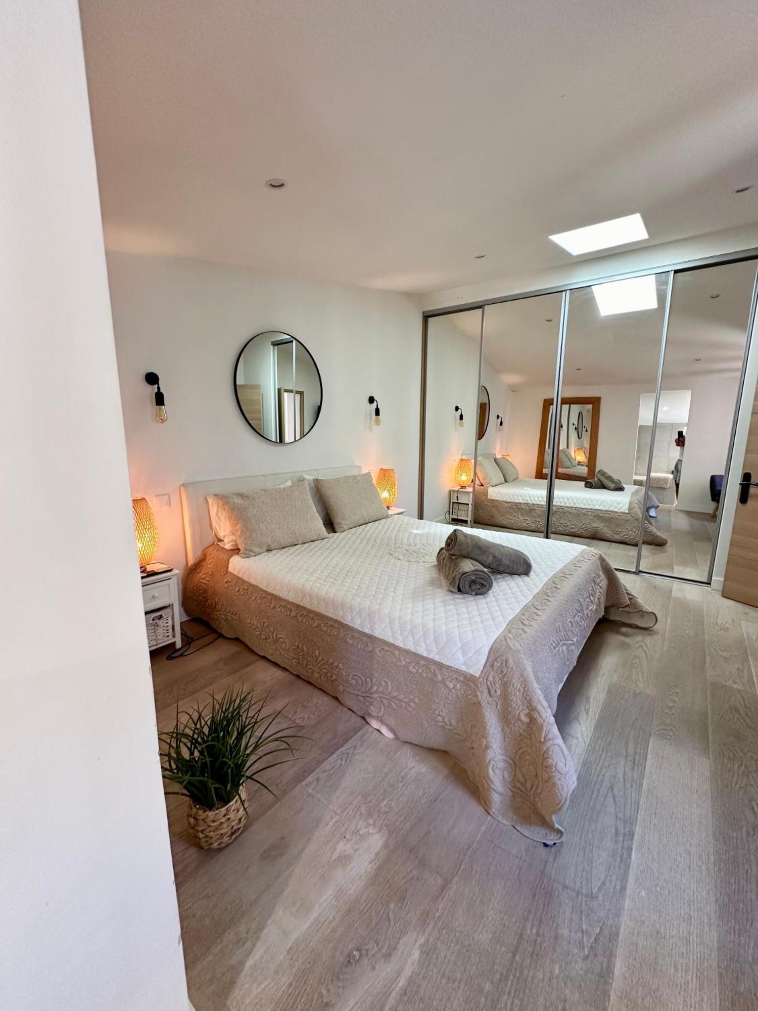 Gorgeous Brand New 2 Bedrooms อองทีบส์ ภายนอก รูปภาพ