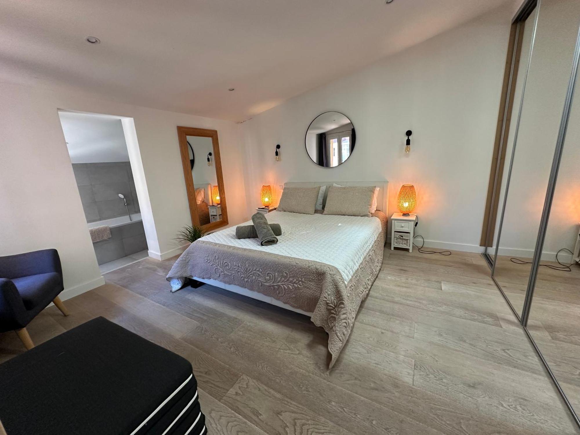 Gorgeous Brand New 2 Bedrooms อองทีบส์ ภายนอก รูปภาพ